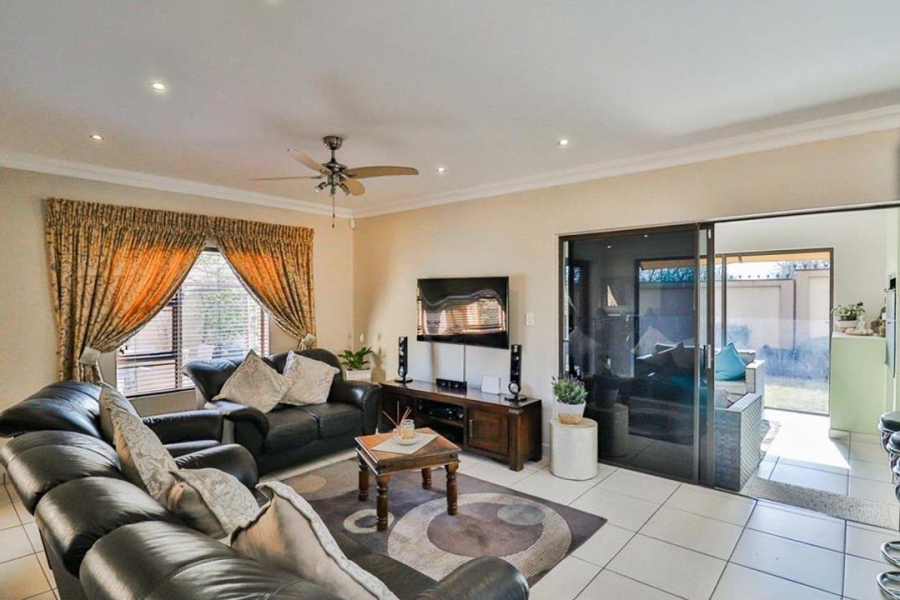 5 Bedroom Property for Sale in Raslouw Gardens Gauteng