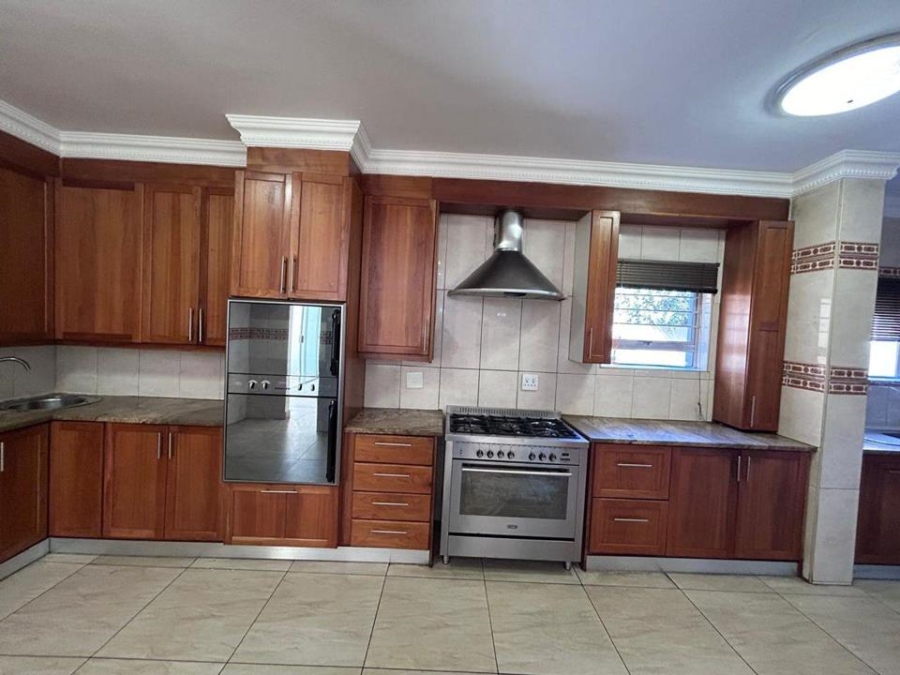 6 Bedroom Property for Sale in Eldo Village Estate Gauteng