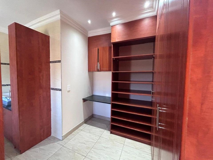 6 Bedroom Property for Sale in Eldo Village Estate Gauteng