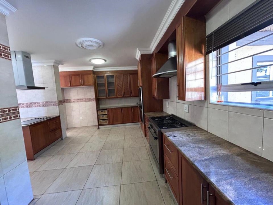 6 Bedroom Property for Sale in Eldo Village Estate Gauteng