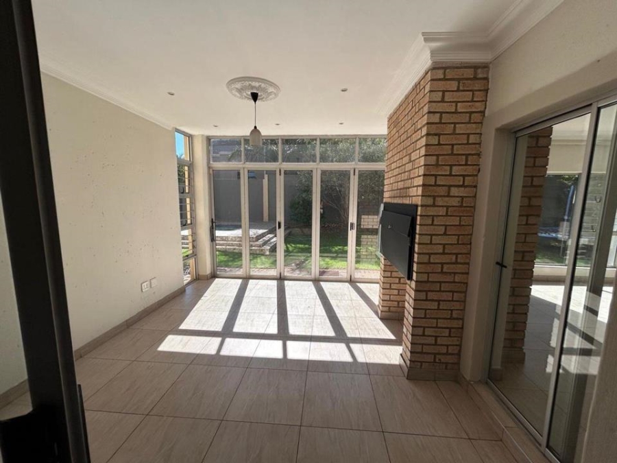 6 Bedroom Property for Sale in Eldo Village Estate Gauteng