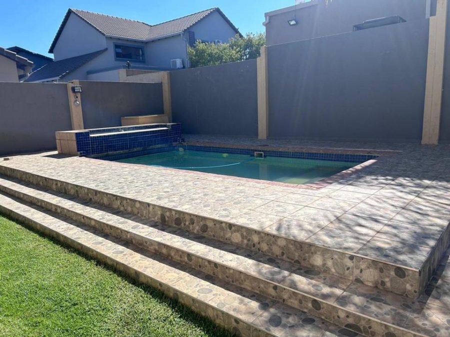 6 Bedroom Property for Sale in Eldo Village Estate Gauteng