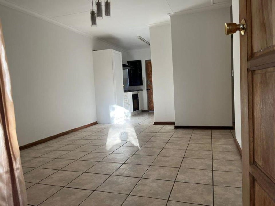 2 Bedroom Property for Sale in Rooihuiskraal North Gauteng