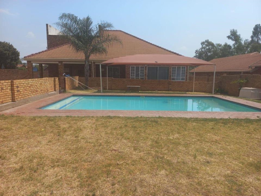 2 Bedroom Property for Sale in Eldoraigne Gauteng