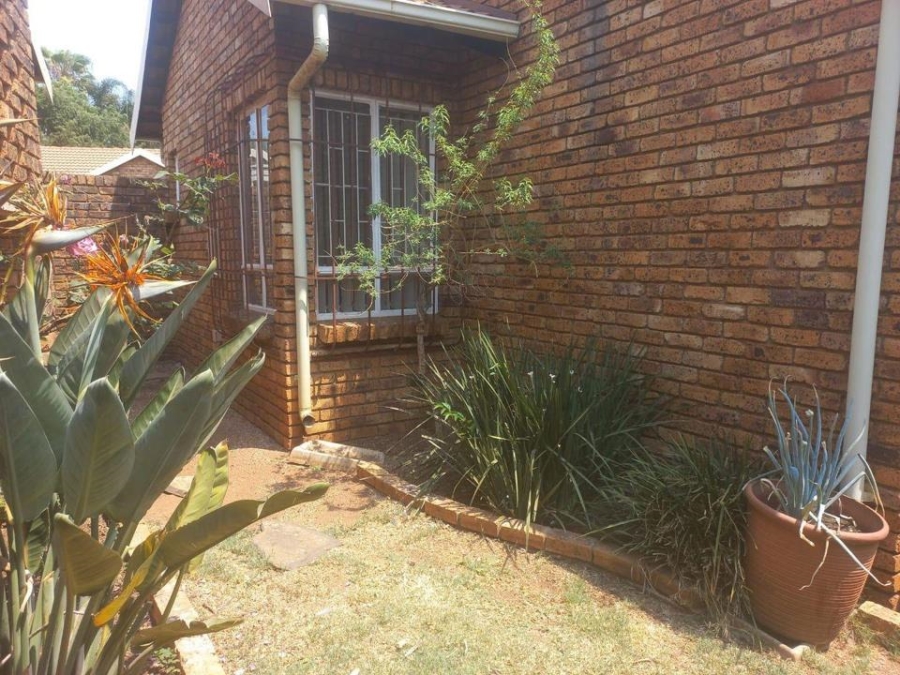 2 Bedroom Property for Sale in Eldoraigne Gauteng