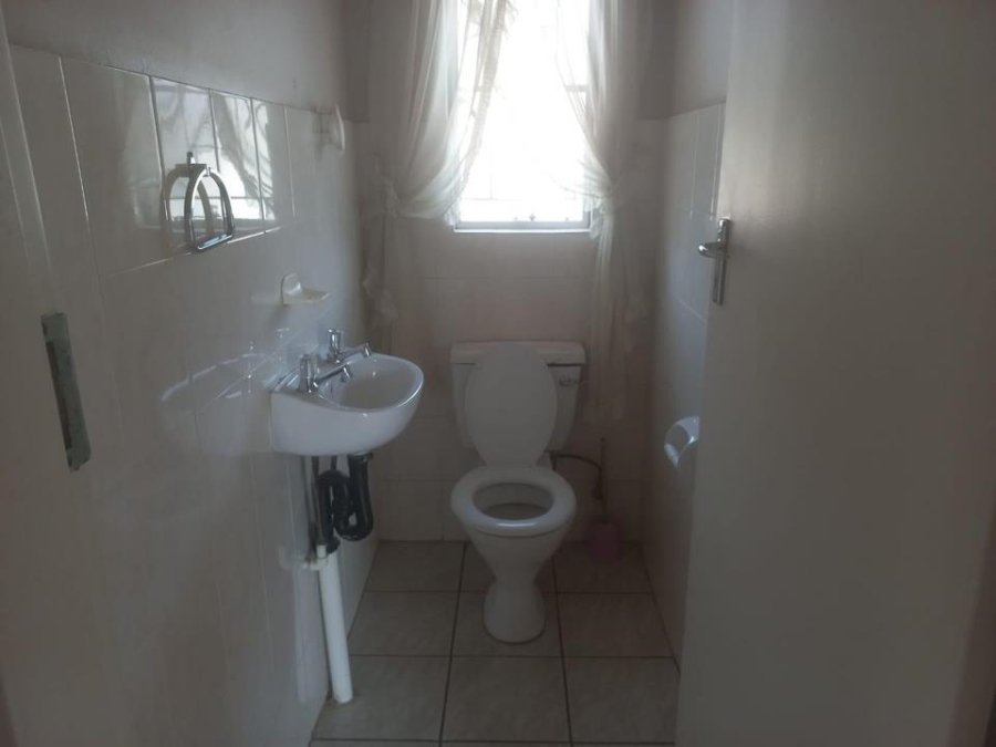 2 Bedroom Property for Sale in Eldoraigne Gauteng