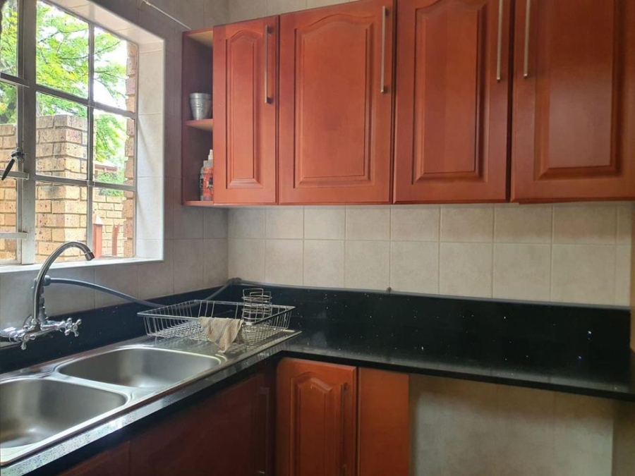 To Let 4 Bedroom Property for Rent in Eldopark Gauteng