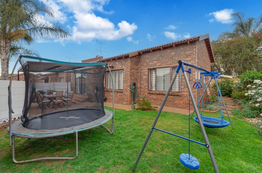 3 Bedroom Property for Sale in Weltevredenpark Gauteng