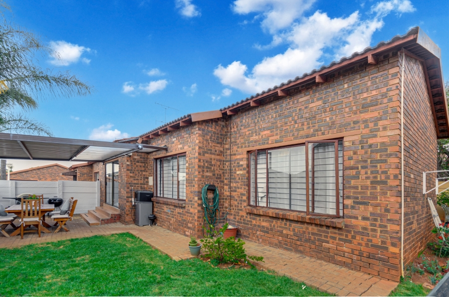 3 Bedroom Property for Sale in Weltevredenpark Gauteng