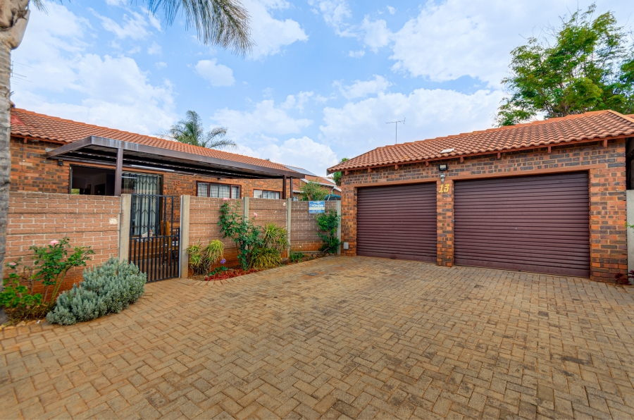 3 Bedroom Property for Sale in Weltevredenpark Gauteng