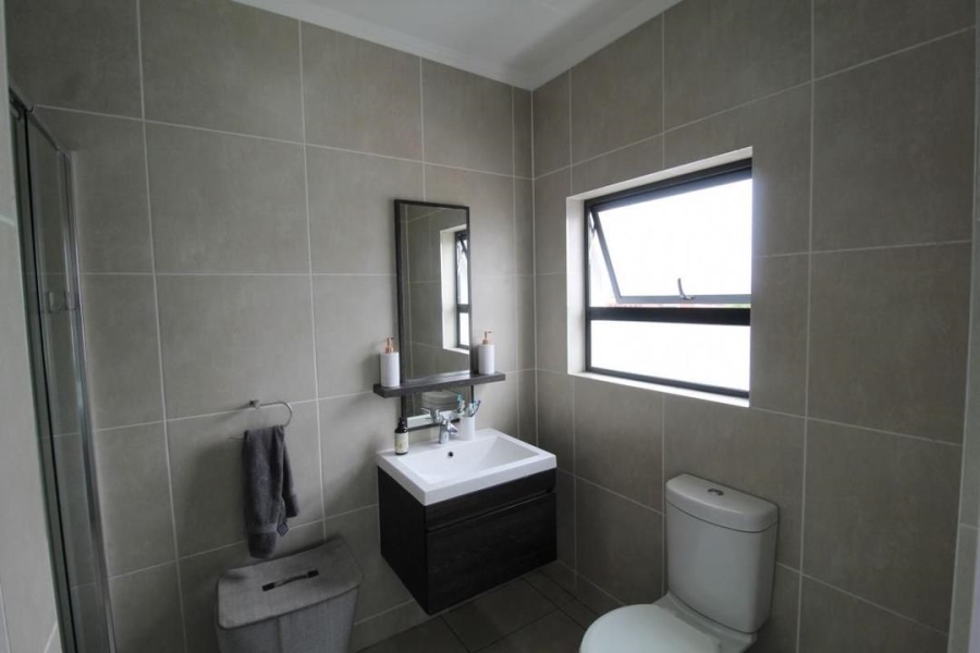 2 Bedroom Property for Sale in Petervale Gauteng