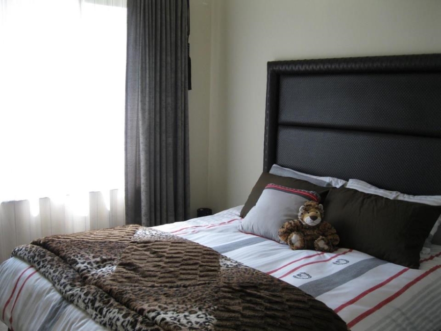 To Let 1 Bedroom Property for Rent in Douglasdale Gauteng