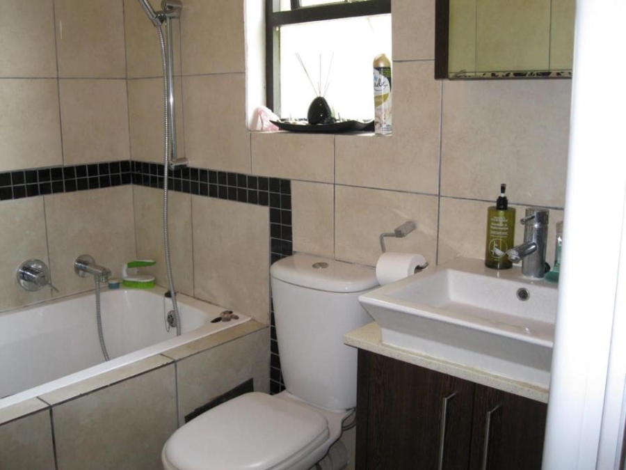 To Let 1 Bedroom Property for Rent in Douglasdale Gauteng