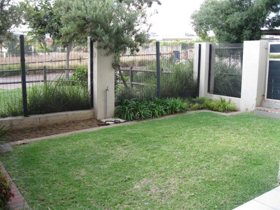 To Let 2 Bedroom Property for Rent in Fourways Gauteng