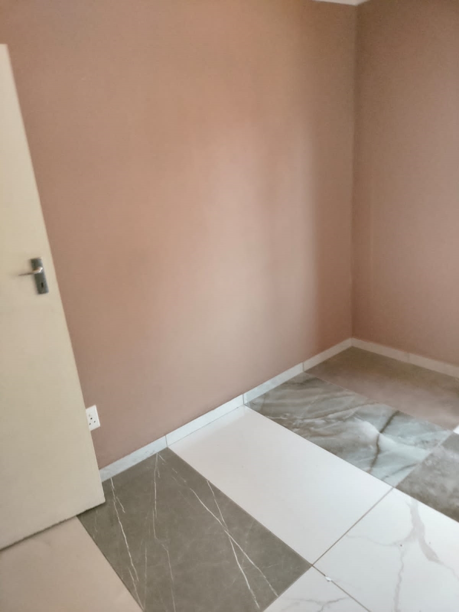 To Let 1 Bedroom Property for Rent in Birchleigh North Ext 3 Gauteng