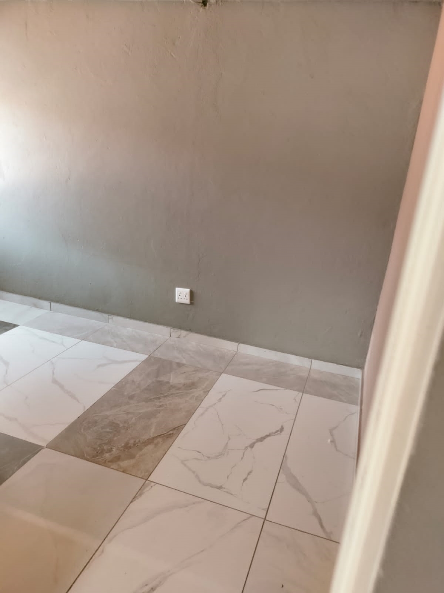 To Let 1 Bedroom Property for Rent in Birchleigh North Ext 3 Gauteng