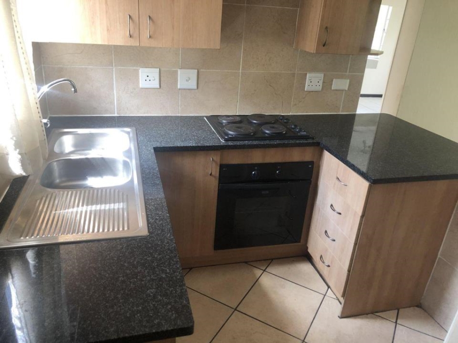 To Let 2 Bedroom Property for Rent in Wilgeheuwel Gauteng