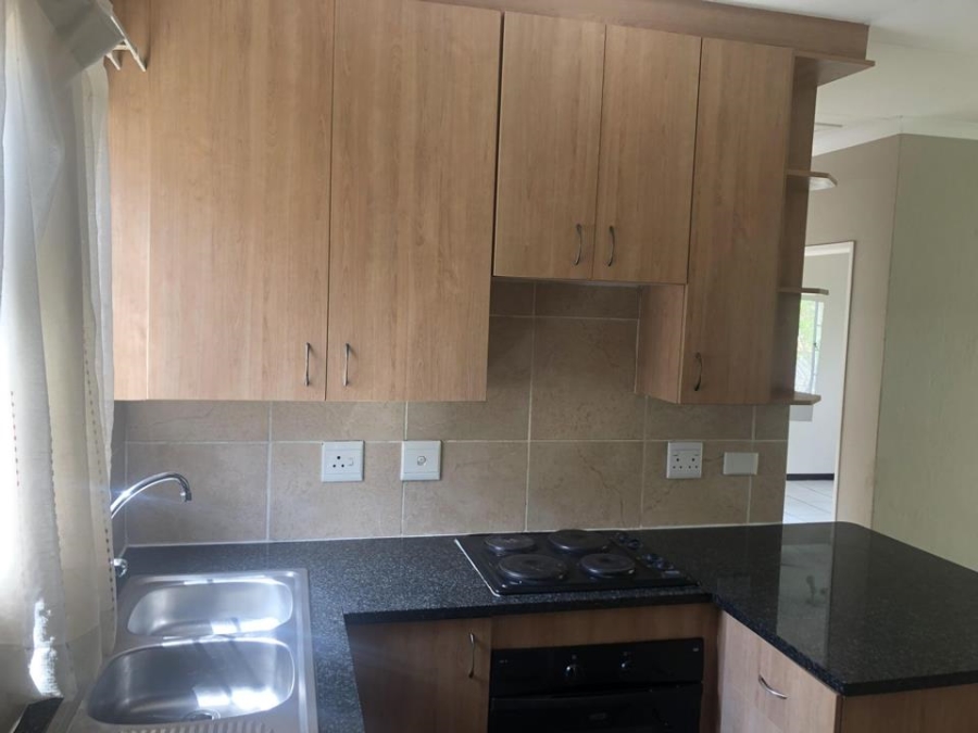 To Let 2 Bedroom Property for Rent in Wilgeheuwel Gauteng