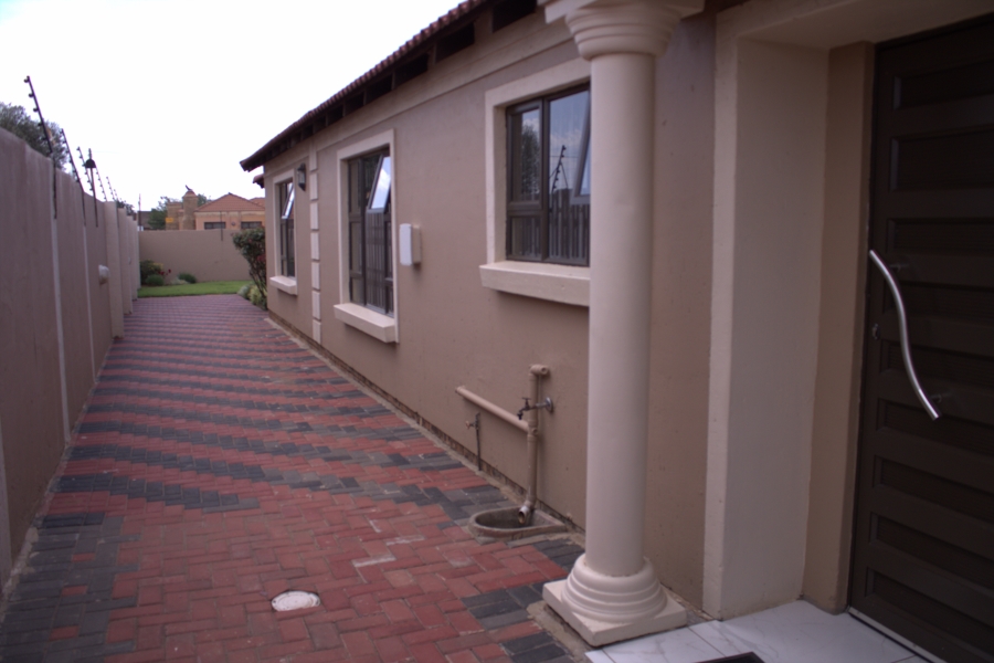 3 Bedroom Property for Sale in Windmill Park Gauteng