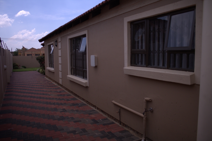 3 Bedroom Property for Sale in Windmill Park Gauteng