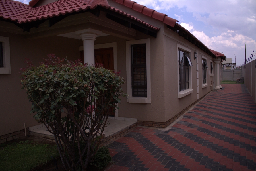 3 Bedroom Property for Sale in Windmill Park Gauteng