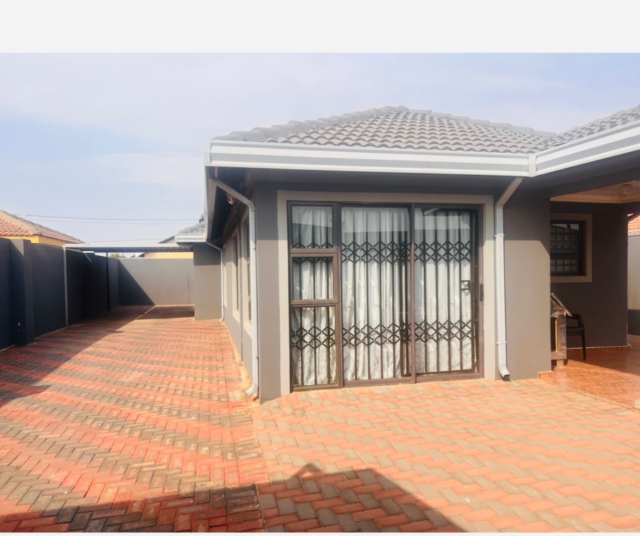 3 Bedroom Property for Sale in Protea Glen Gauteng