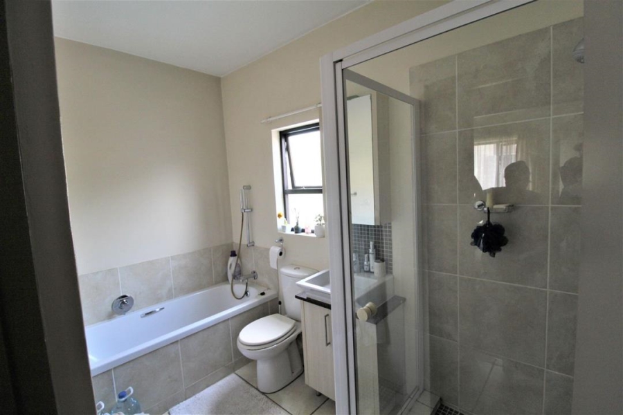 To Let 1 Bedroom Property for Rent in Lonehill Gauteng