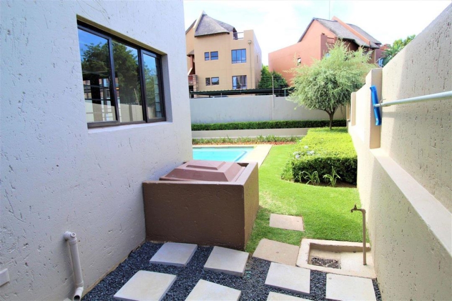 To Let 1 Bedroom Property for Rent in Lonehill Gauteng