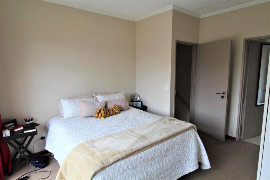 To Let 2 Bedroom Property for Rent in Lonehill Gauteng