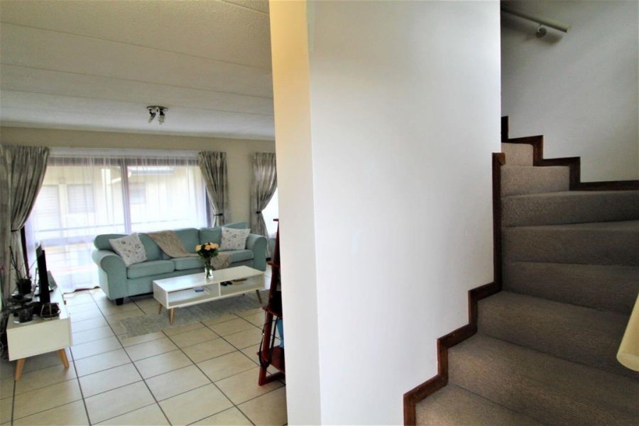 To Let 2 Bedroom Property for Rent in Lonehill Gauteng