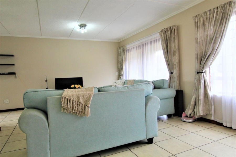 To Let 2 Bedroom Property for Rent in Lonehill Gauteng