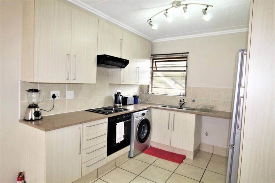 To Let 2 Bedroom Property for Rent in Lonehill Gauteng