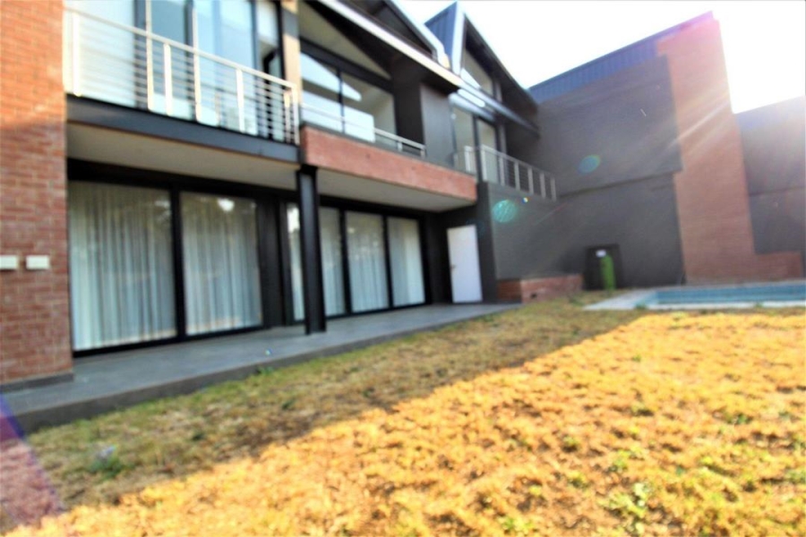 To Let 3 Bedroom Property for Rent in Broadacres Gauteng