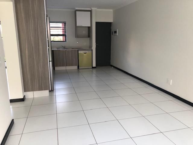 To Let 1 Bedroom Property for Rent in Beverley Gauteng