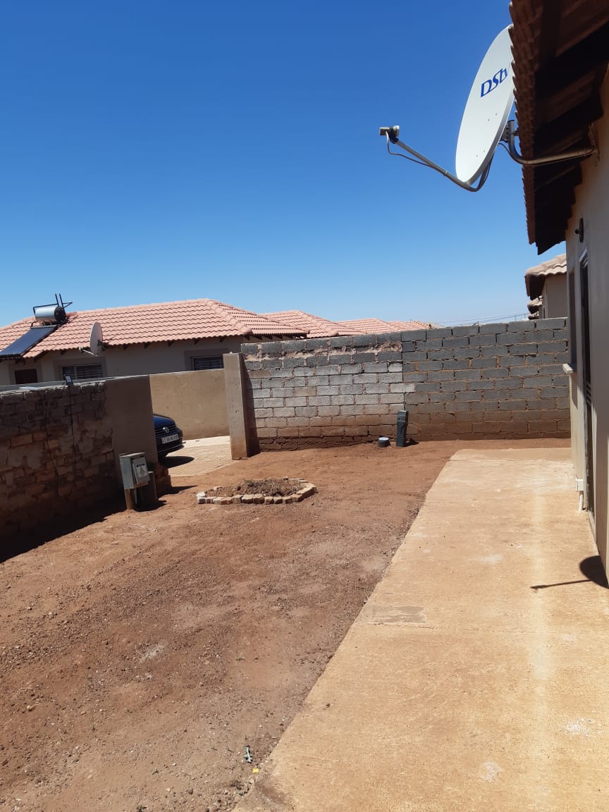 2 Bedroom Property for Sale in Lufhereng Gauteng