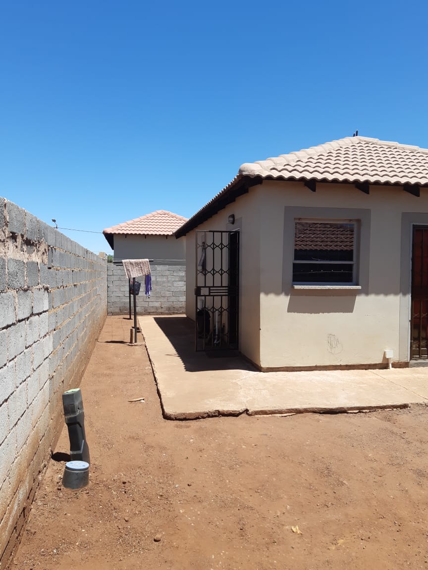 2 Bedroom Property for Sale in Lufhereng Gauteng