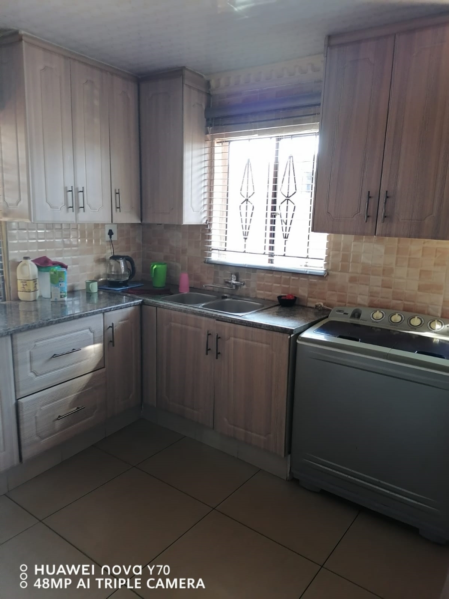 2 Bedroom Property for Sale in Protea South Gauteng