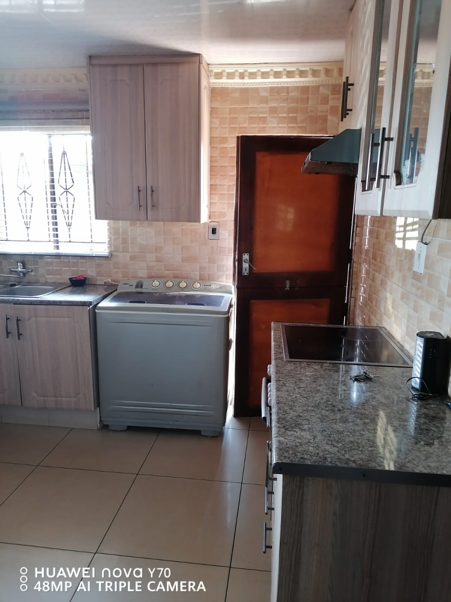 2 Bedroom Property for Sale in Protea South Gauteng