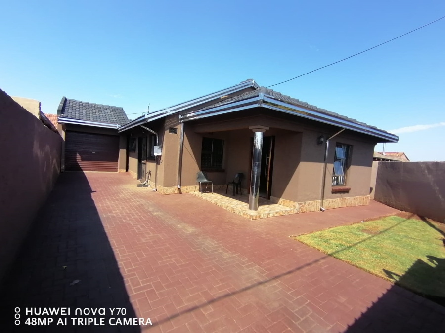 2 Bedroom Property for Sale in Protea South Gauteng