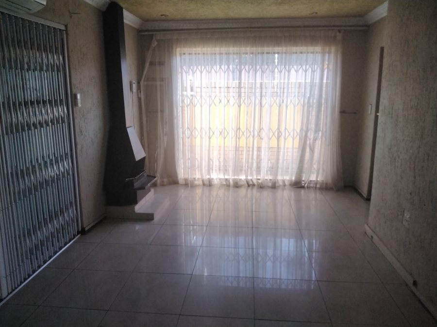 3 Bedroom Property for Sale in Protea Glen Gauteng