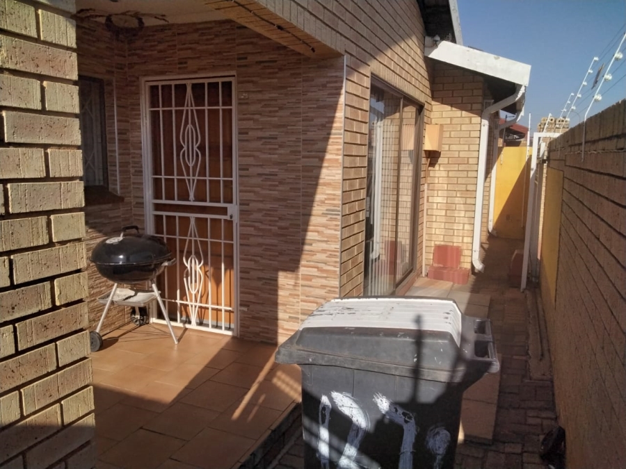 3 Bedroom Property for Sale in Protea Glen Gauteng