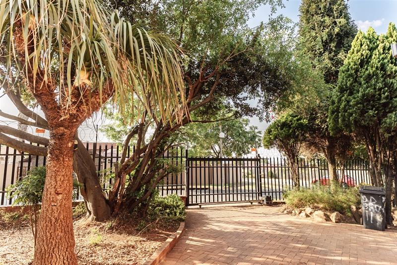 To Let 2 Bedroom Property for Rent in Wilro Park Gauteng