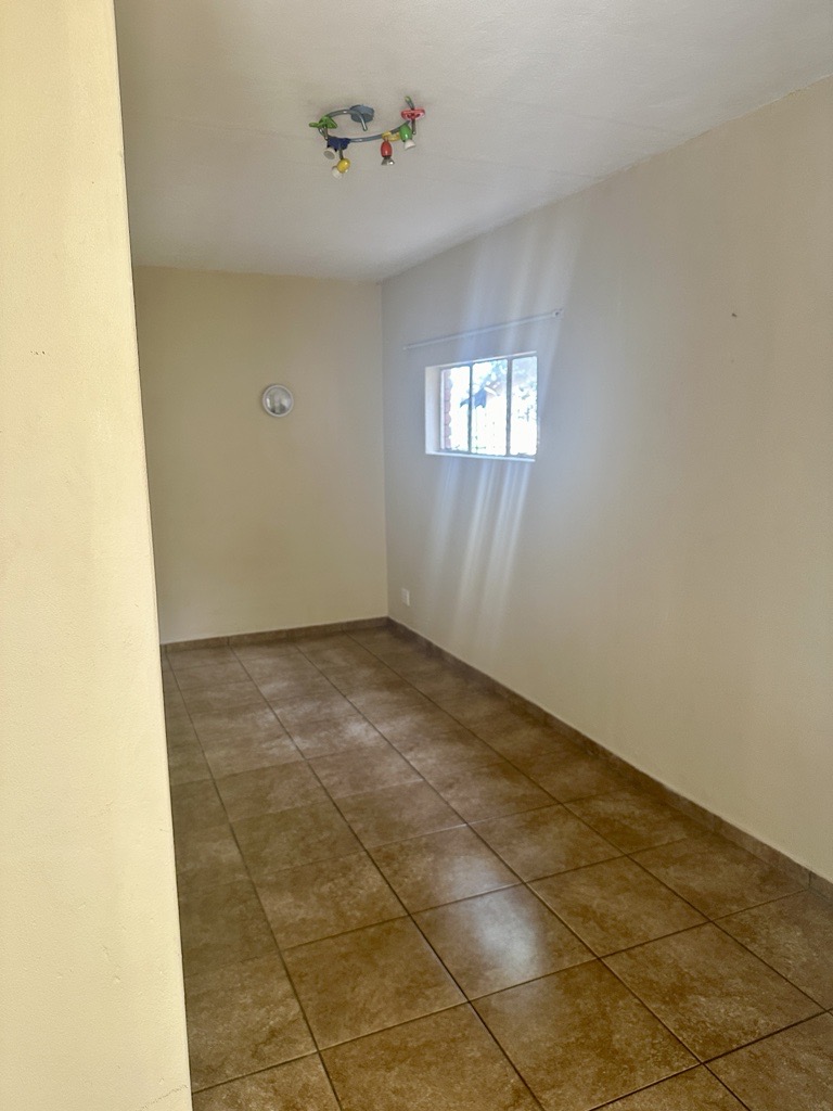 To Let 2 Bedroom Property for Rent in Wilro Park Gauteng