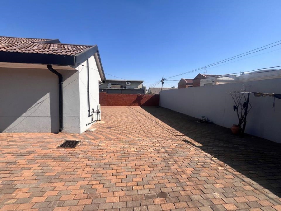 4 Bedroom Property for Sale in Laudium Gauteng