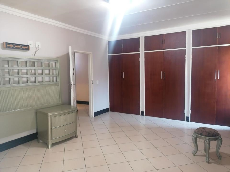 5 Bedroom Property for Sale in Erasmia Gauteng