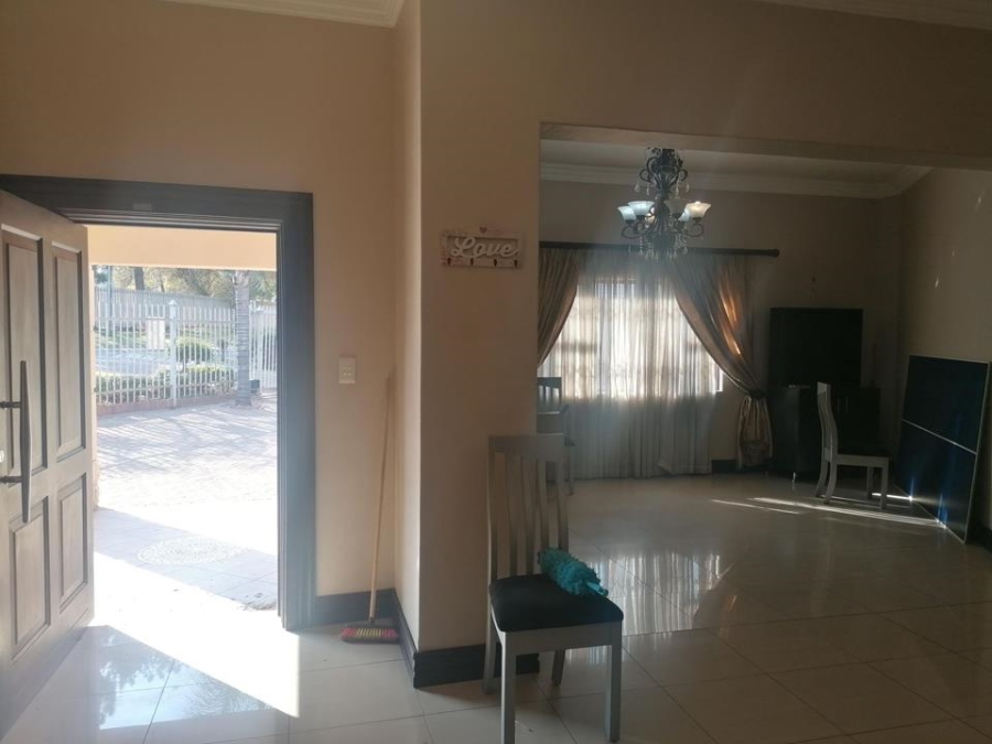 5 Bedroom Property for Sale in Erasmia Gauteng