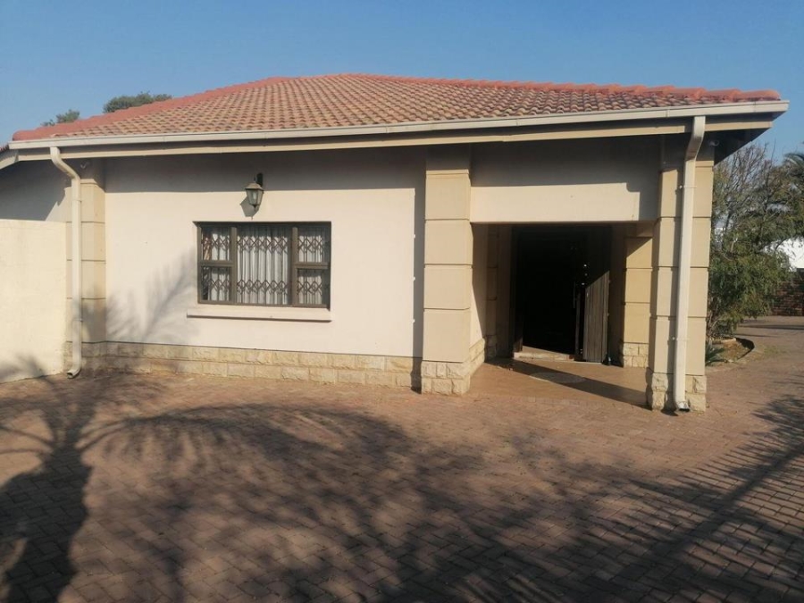 5 Bedroom Property for Sale in Erasmia Gauteng