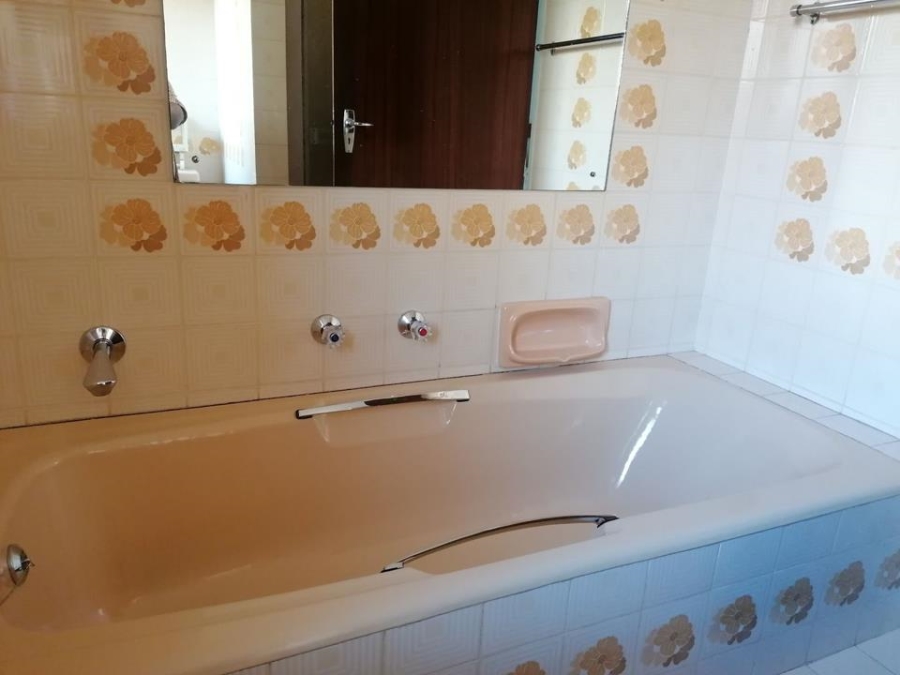 4 Bedroom Property for Sale in Laudium Gauteng