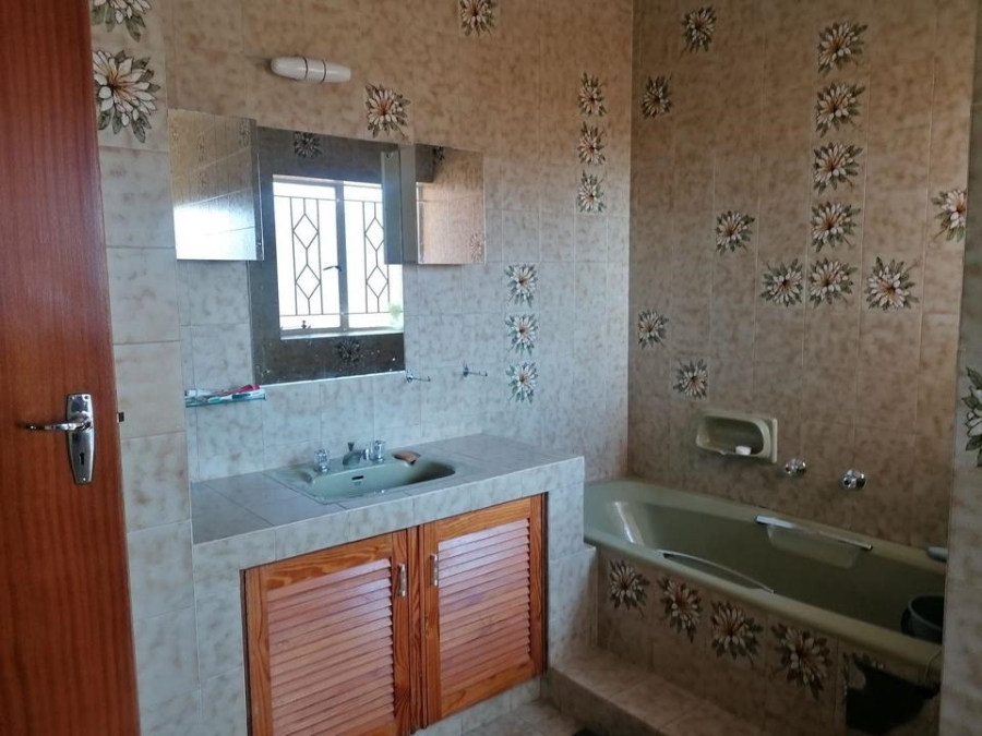 4 Bedroom Property for Sale in Laudium Gauteng