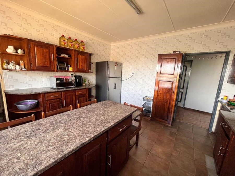 7 Bedroom Property for Sale in Erasmia Gauteng